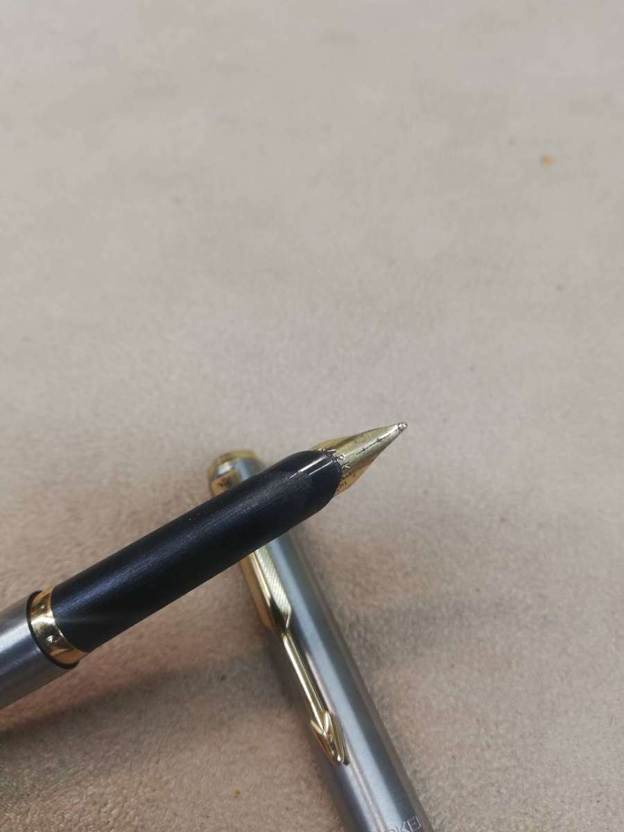 BEAUTIFUL VINTAGE PLUMA PARKER FOUNTAIN FILL PEN MADE IN ENGLAND TE