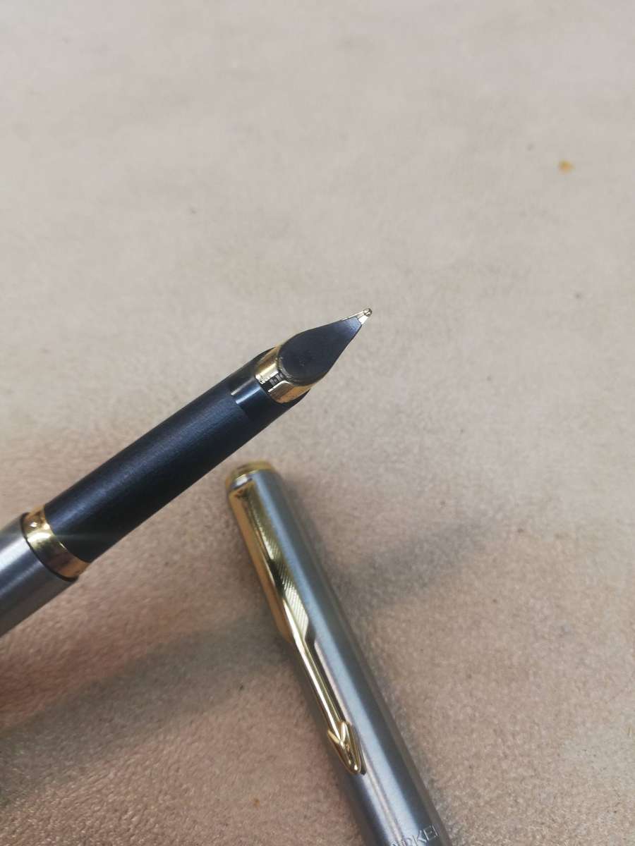 BEAUTIFUL VINTAGE PLUMA PARKER FOUNTAIN FILL PEN MADE IN ENGLAND TE