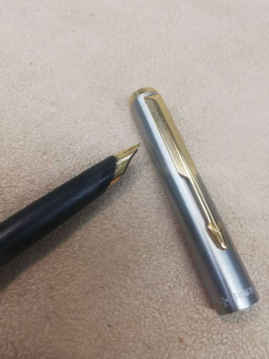 BEAUTIFUL VINTAGE PLUMA PARKER FOUNTAIN FILL PEN MADE IN ENGLAND TE