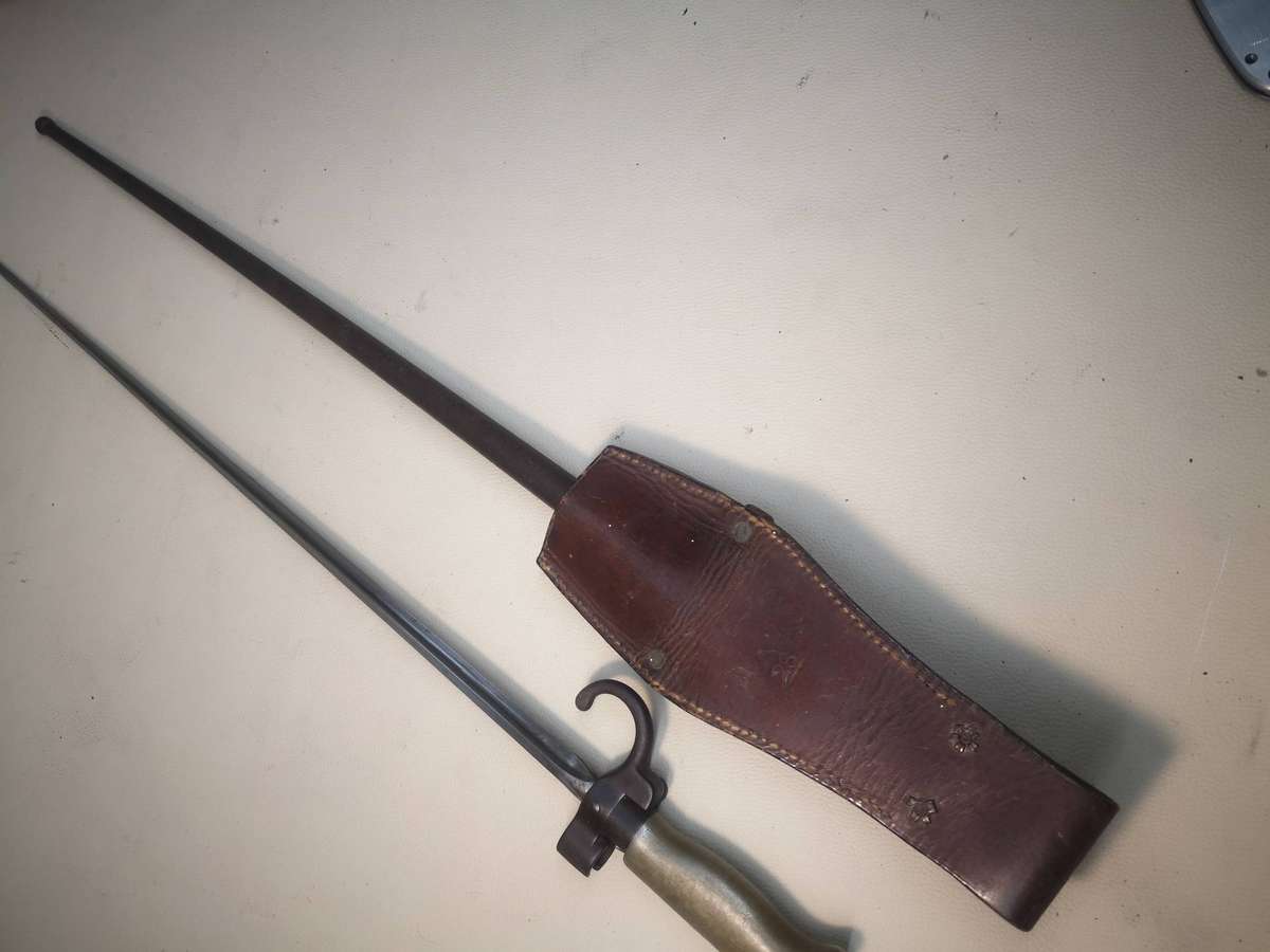 RARE ORIGINAL ANTIQUE M1886 FRENCH LEBEL "ROSALIE" BAYONET AND SCABBARD WITH FROG
