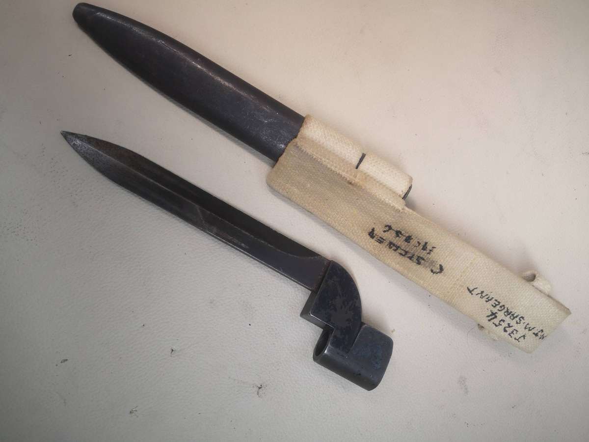 Vintage 1947 British Lee-Enfield No9 bayonet, scabbard and frog - Good Condition