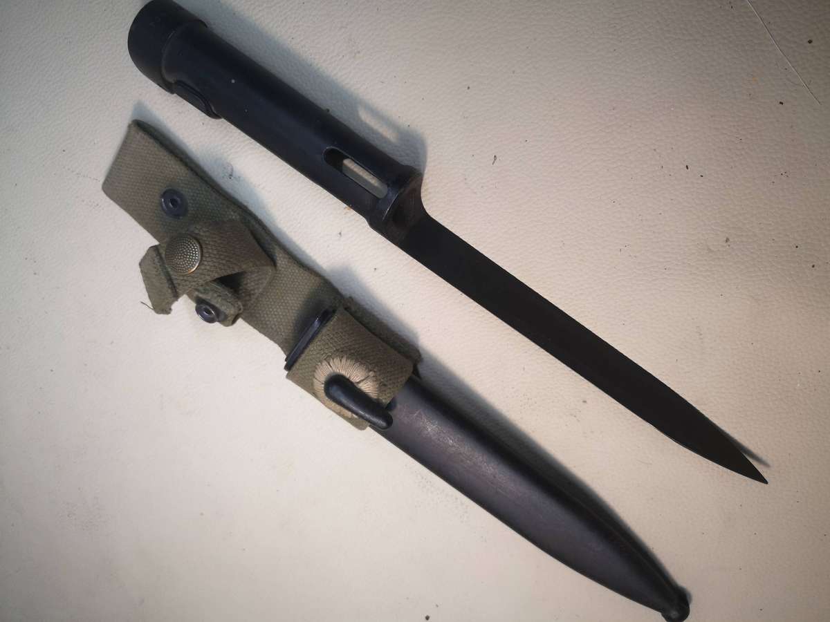 Original old SADF military R1 Rifle Bayonet with Scabard and Frog, excellent condition