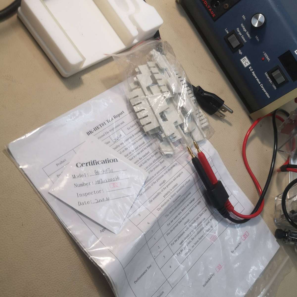 EC-105 Electrophoresis Power Supply and Gel Tank Look almost New