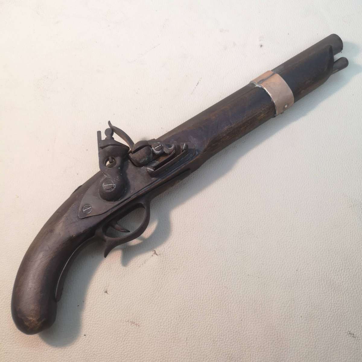 OLD ORIGINAL British Military 1800's flintlock, with ramrod (Deactivated)