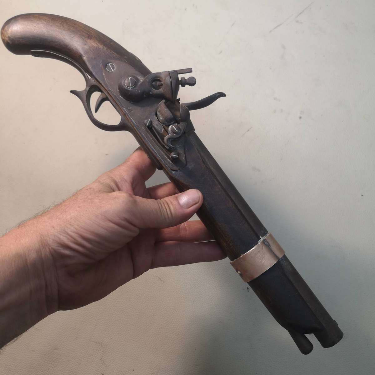 OLD ORIGINAL British Military 1800's flintlock, with ramrod (Deactivated)