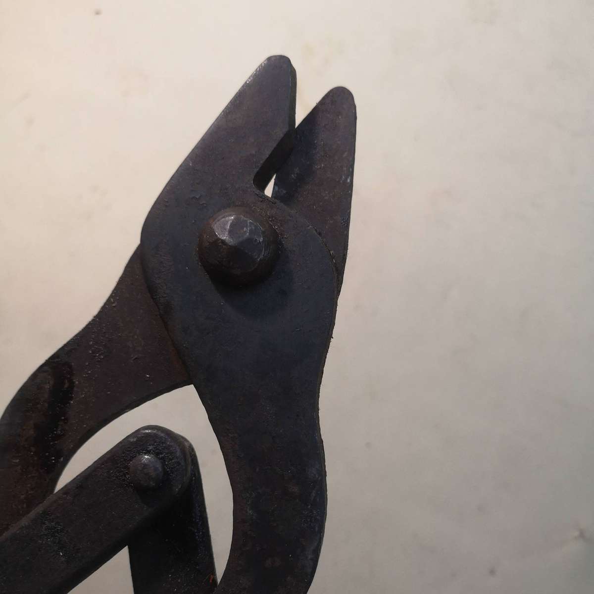 British WWI 1917 folding barbed wire cutters