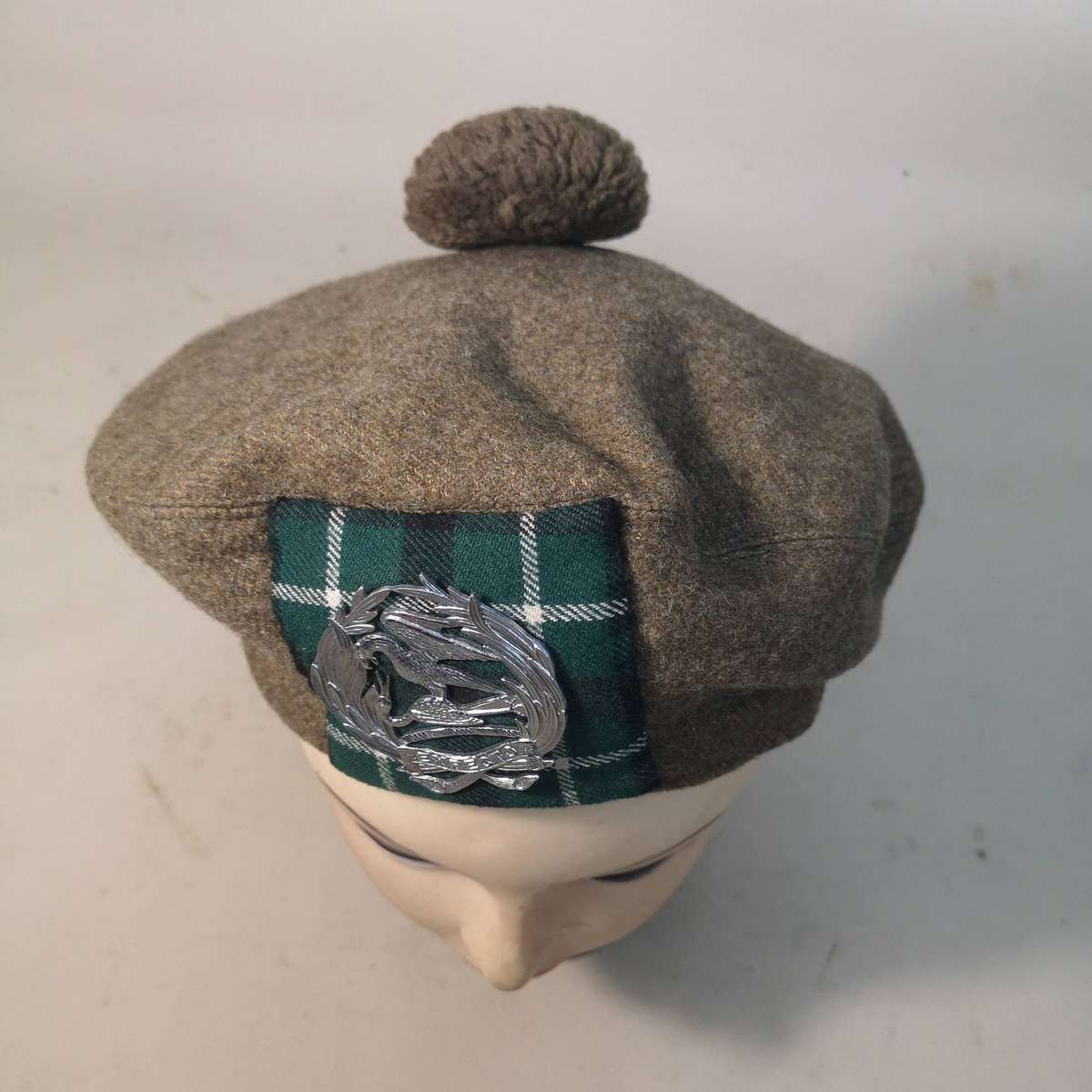Vintage Pretoria Highlanders Officer's Tam O'Shanter with green toorie, badge, tartan backing