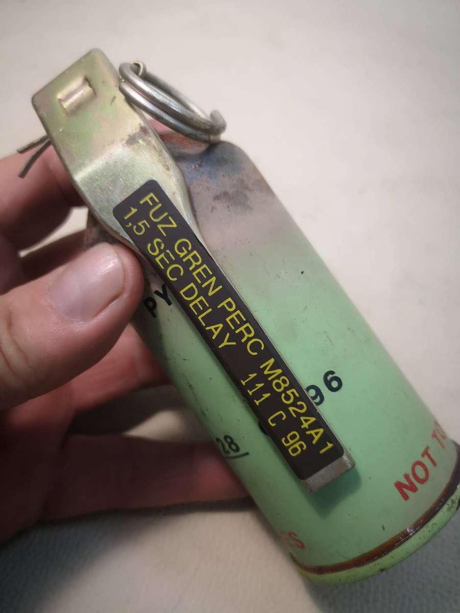 RED SMOKE GRENADE COMPLETE-FFE-INERT