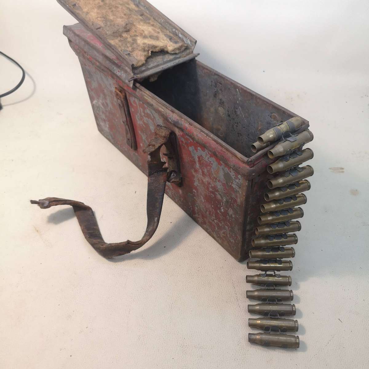 Vickers WW1 Machine Gun Ammo Box and Bullet Casings - Marked 1917-FFE INERT
