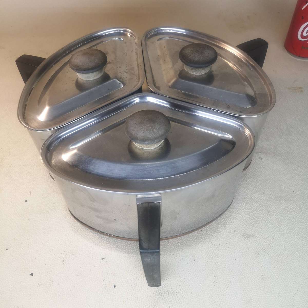 AN INCREDIBLE SET OF THREE VINTAGE COPPER BOTTOM POINTERWARE "TRIANGULAR" COOKING POTS