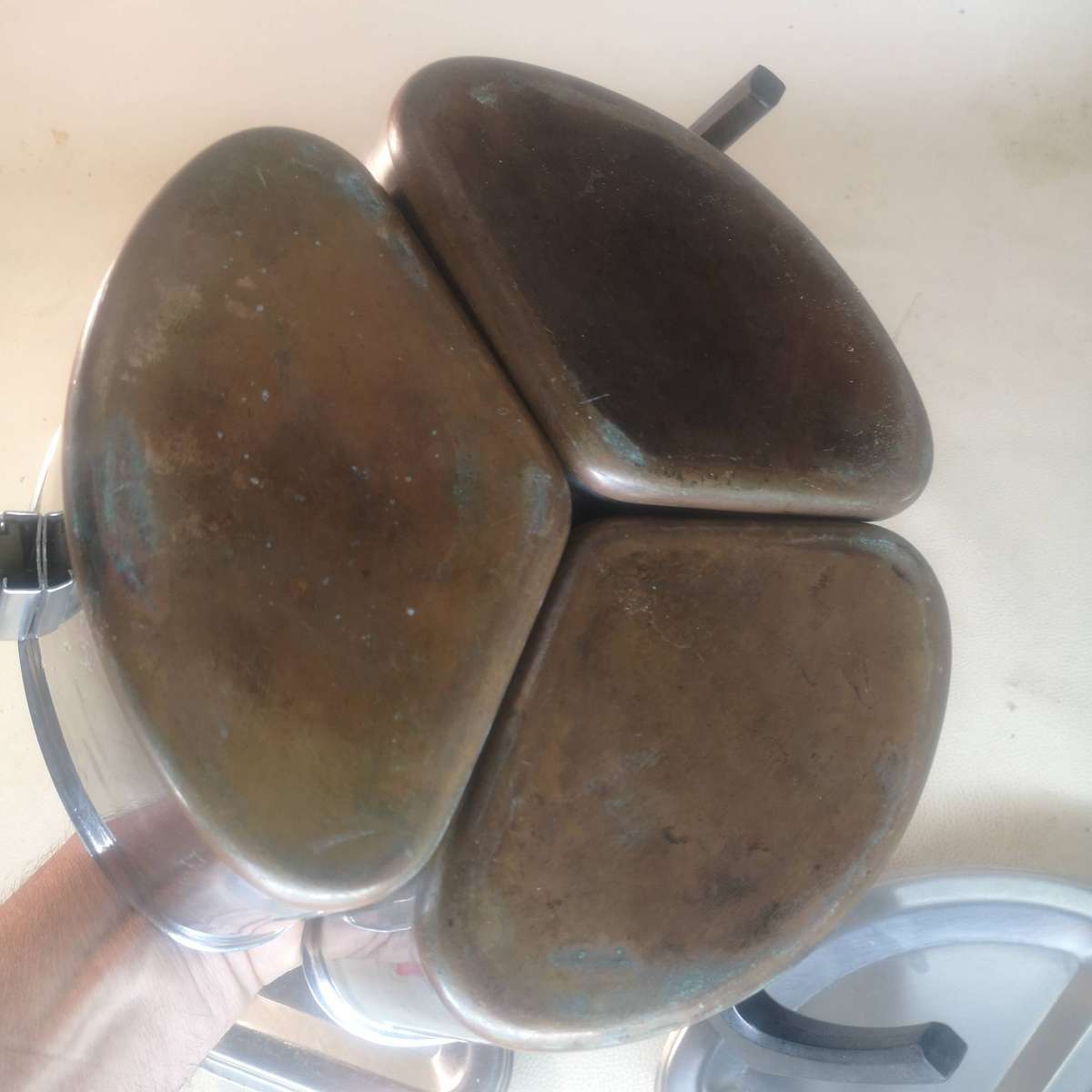 AN INCREDIBLE SET OF THREE VINTAGE COPPER BOTTOM POINTERWARE "TRIANGULAR" COOKING POTS