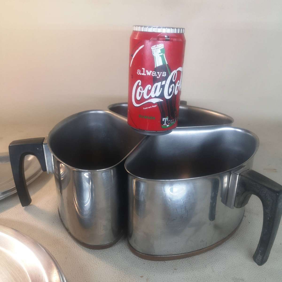 AN INCREDIBLE SET OF THREE VINTAGE COPPER BOTTOM POINTERWARE "TRIANGULAR" COOKING POTS