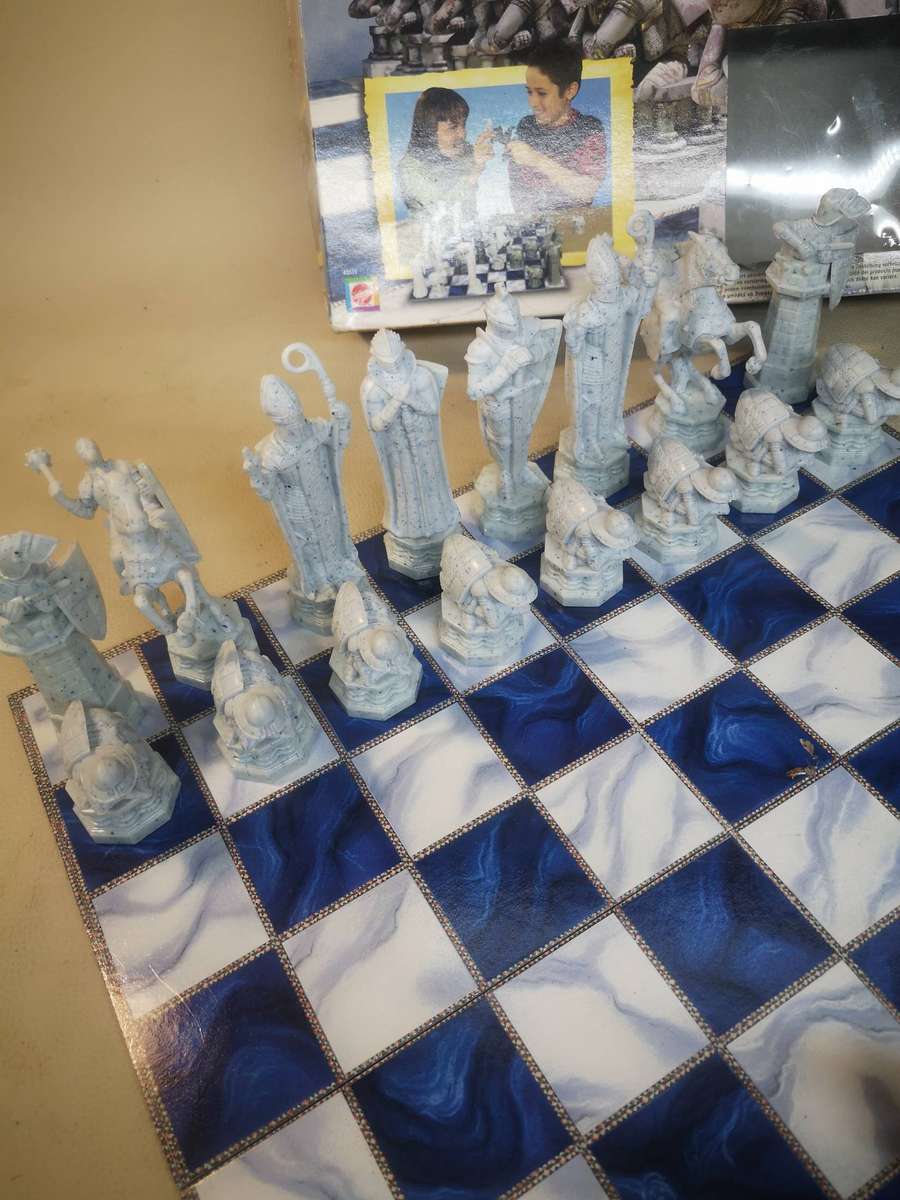 Vintage 2002 Harry Potter Wizard Chess Set