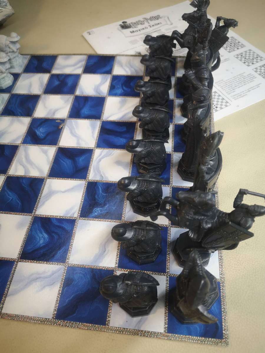 Vintage 2002 Harry Potter Wizard Chess Set