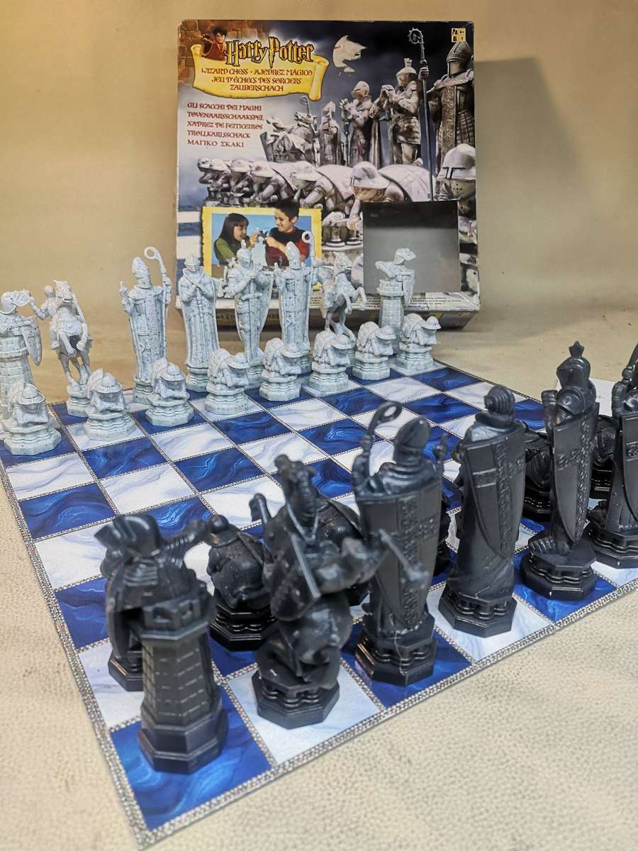 Vintage 2002 Harry Potter Wizard Chess Set