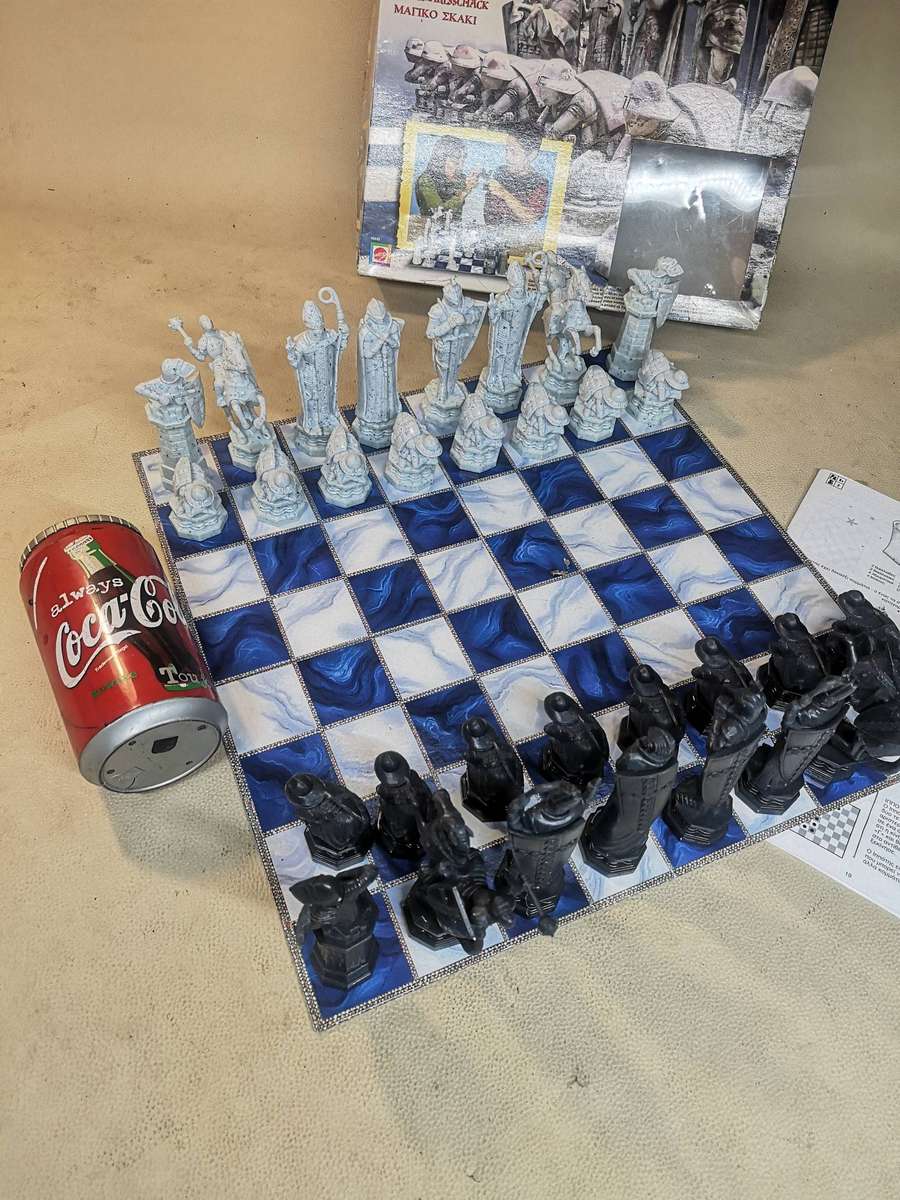 Vintage 2002 Harry Potter Wizard Chess Set