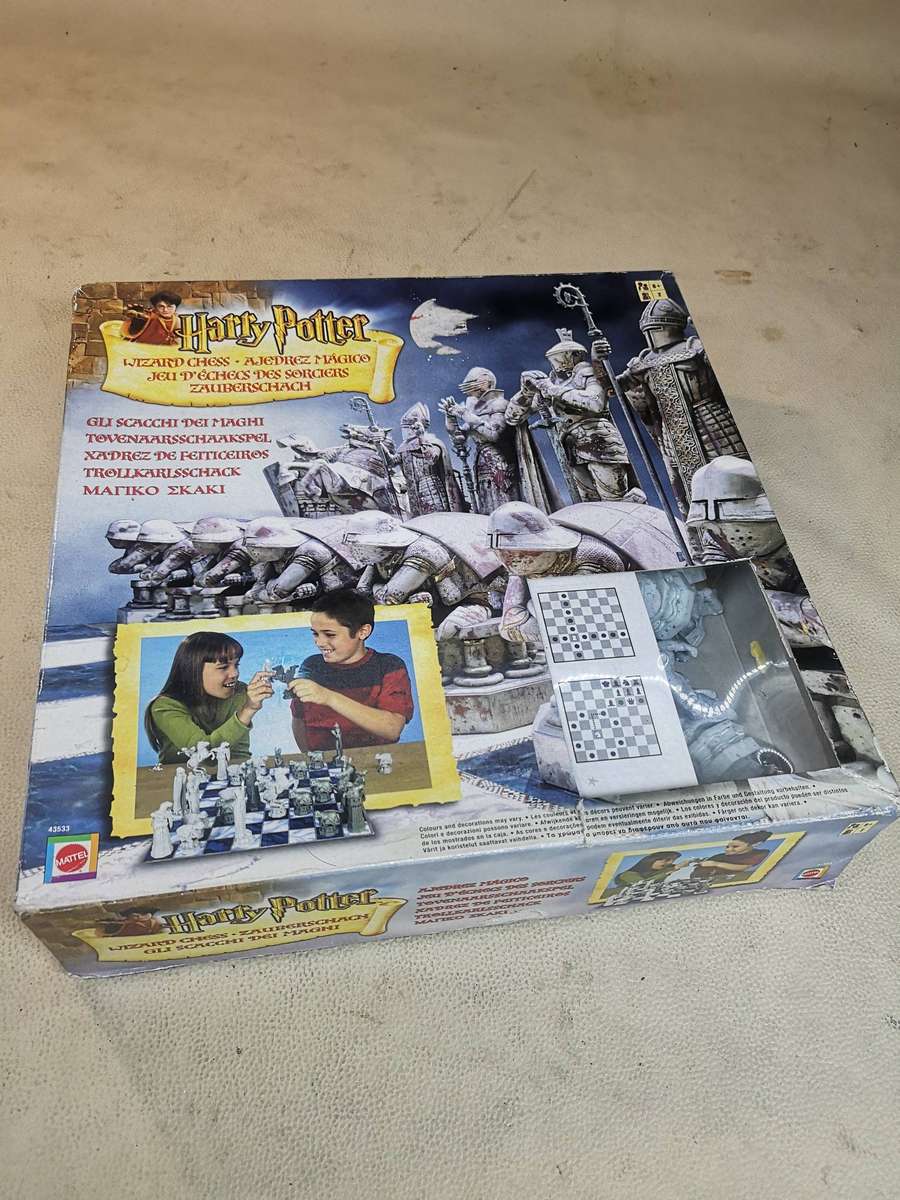 Vintage 2002 Harry Potter Wizard Chess Set