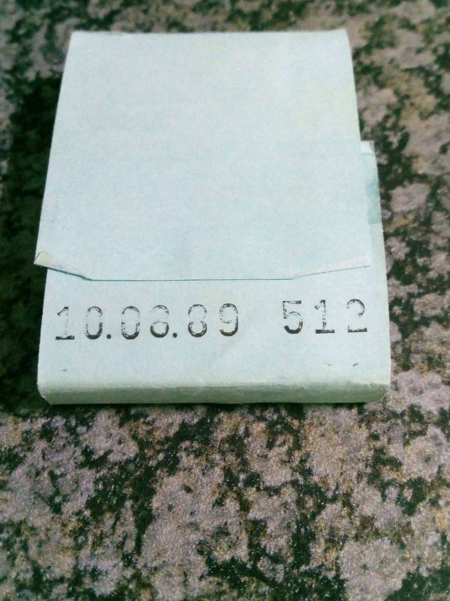 Uncirculated R2 notes x 100 in  Serial number order