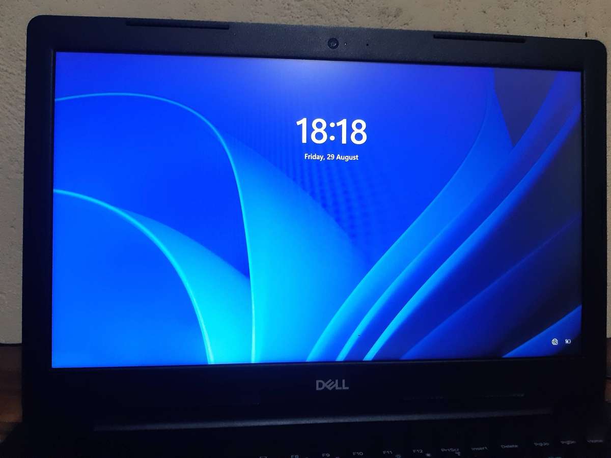 Dell i5-1035G1 8GB RAM 256SSD 15'6 Good Condition