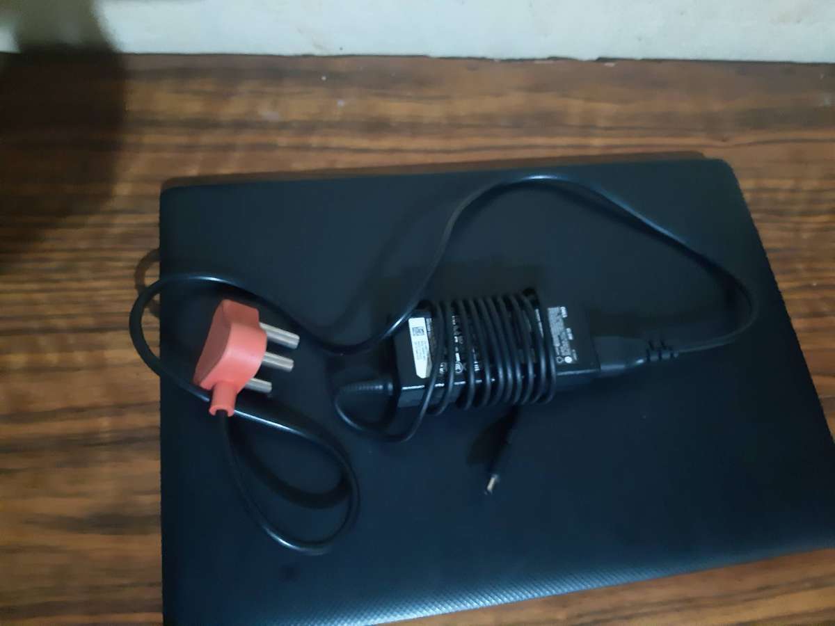 Dell i5-1035G1 8GB RAM 256SSD 15'6 Good Condition