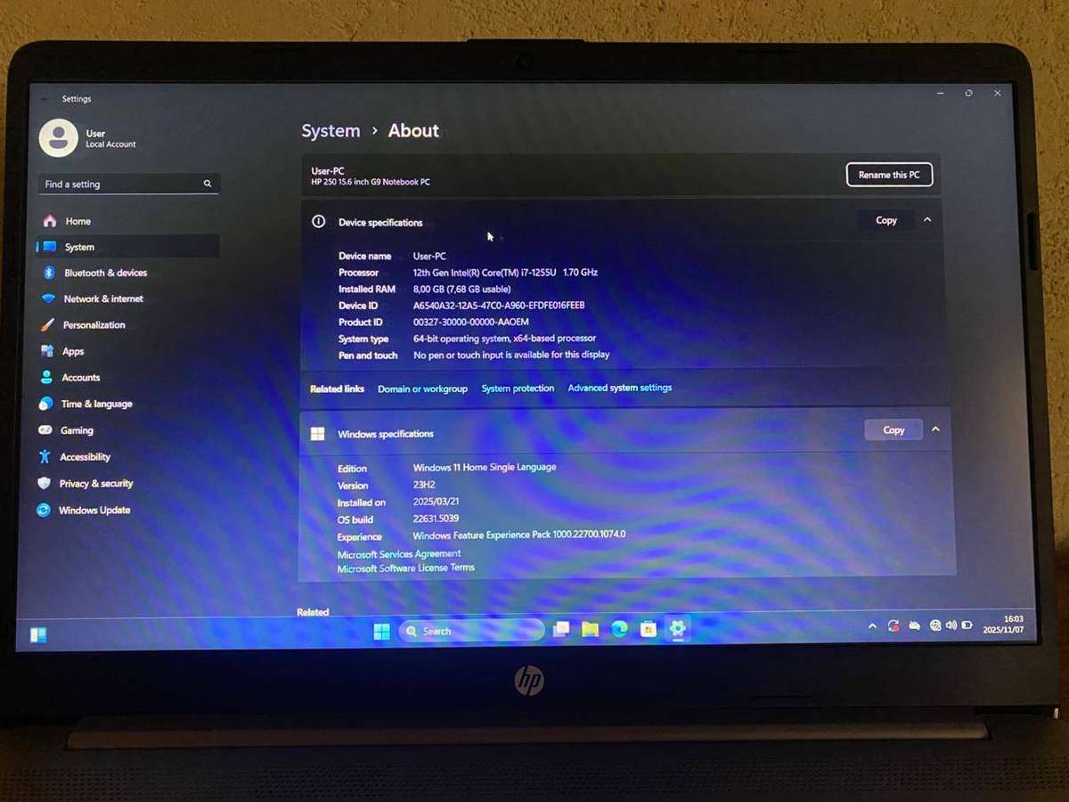 HP 250 G9 i7-1255u 15.6' Notebook  512GB NVME 8GB RAM Mint Condition
