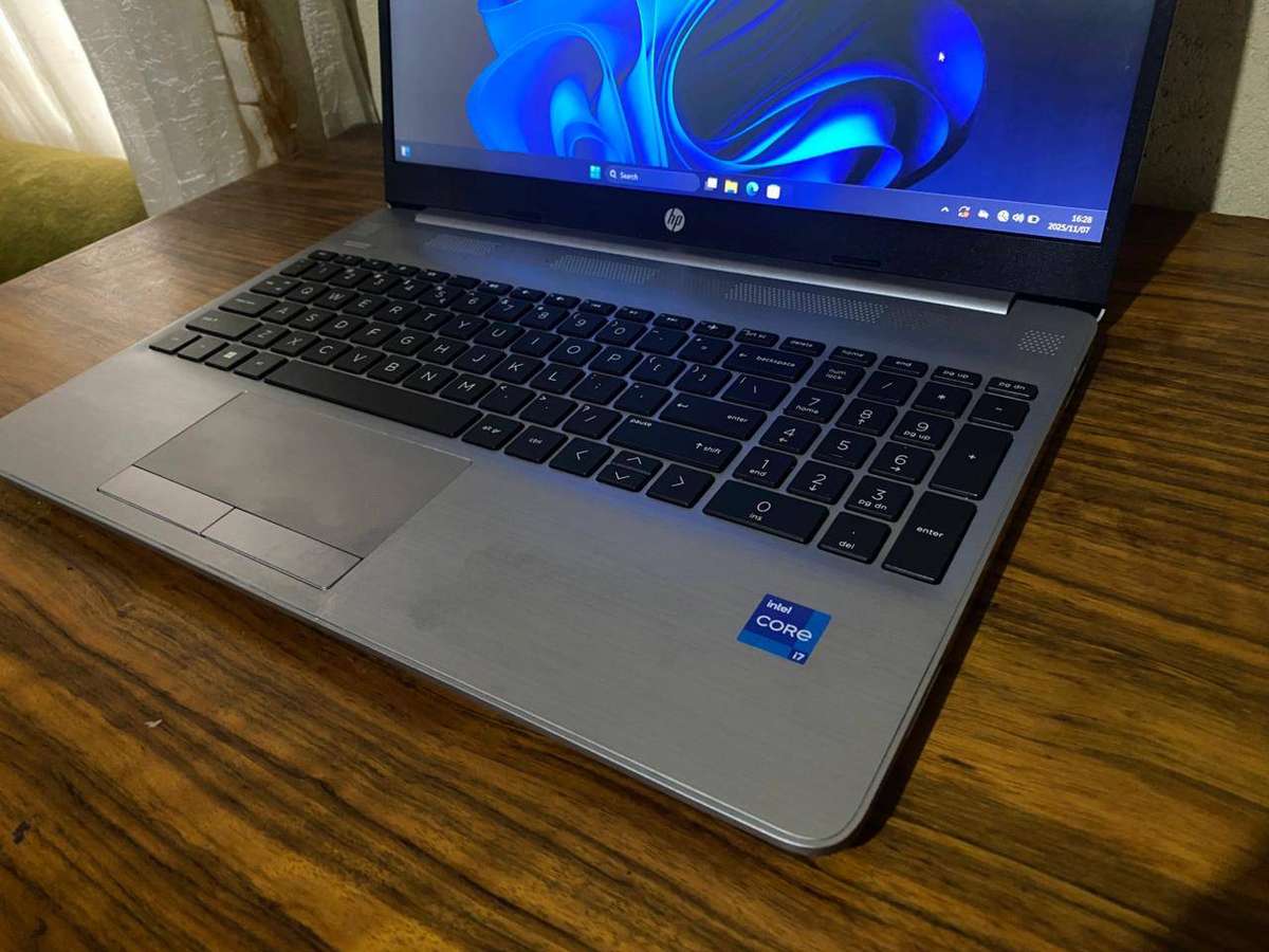 HP 250 G9 i7-1255u 15.6' Notebook  512GB NVME 8GB RAM Mint Condition