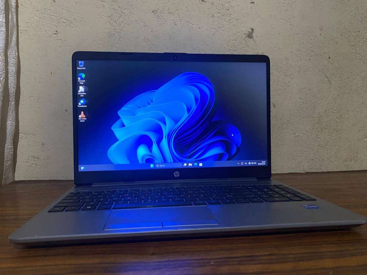 HP 250 G9 i7-1255u 15.6' Notebook  512GB NVME 8GB RAM Mint Condition