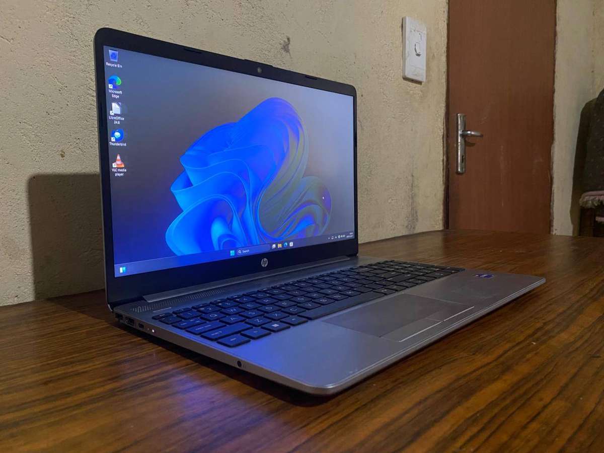 HP 250 G9 i7-1255u 15.6' Notebook  512GB NVME 8GB RAM Mint Condition