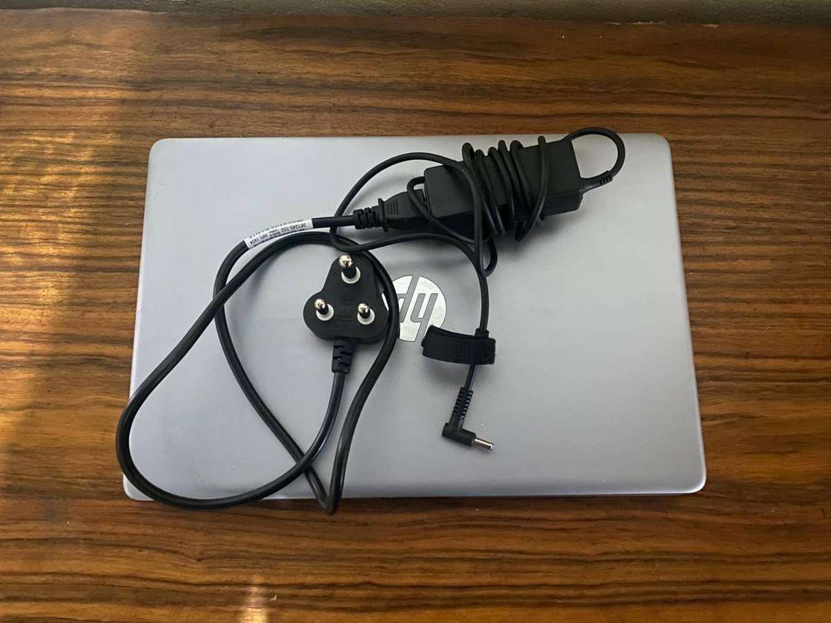 HP 250 G9 i7-1255u 15.6' Notebook  512GB NVME 8GB RAM Mint Condition