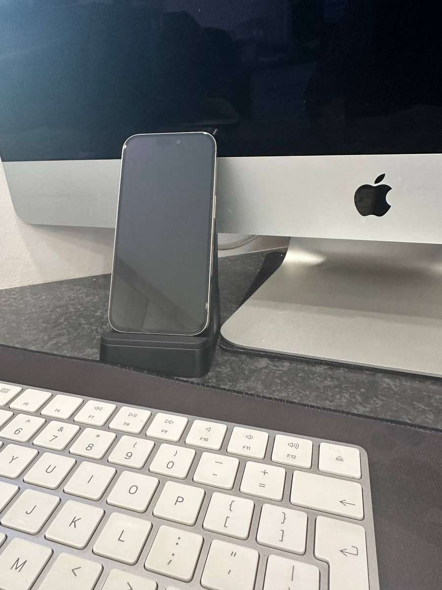 Apple iPhone 15 Pro - 128MB Titanium