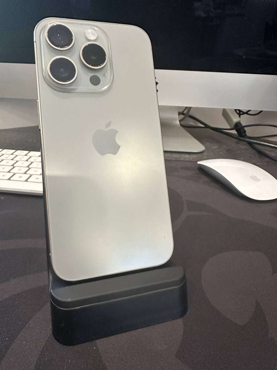 Apple iPhone 15 Pro - 128MB Titanium