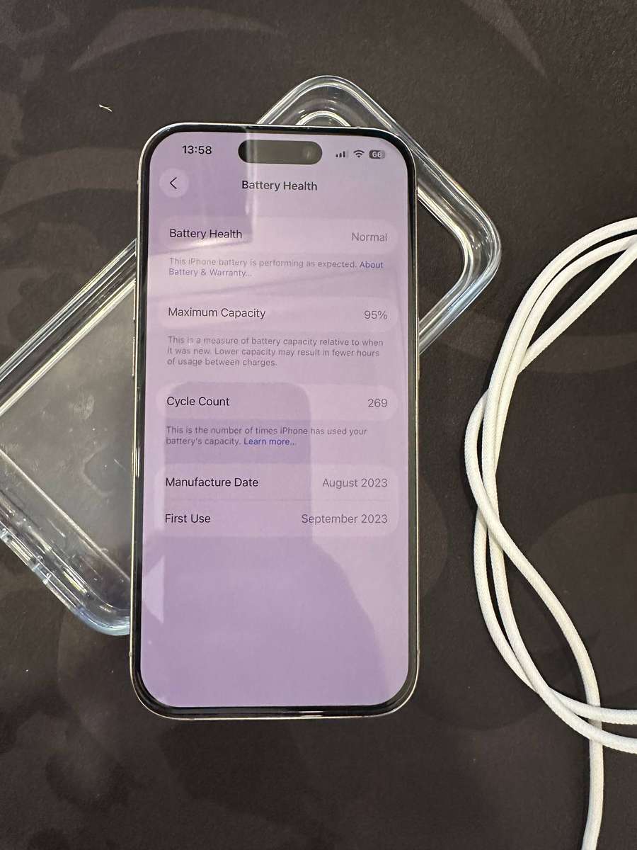 Apple iPhone 15 Pro - 128MB Titanium