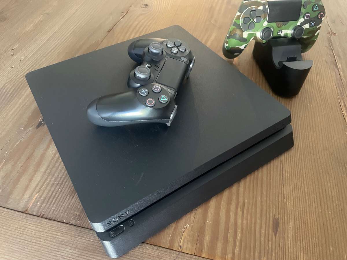 PlayStation - Sony PS4 Slim 1TB for sale in Middelburg (ID:629175556)