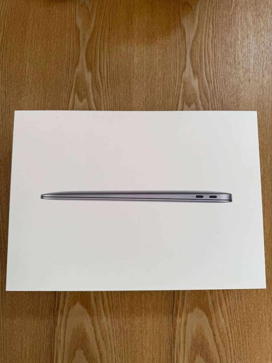 MacBook Air 13-inch M1 chip - (Mint Condition!)