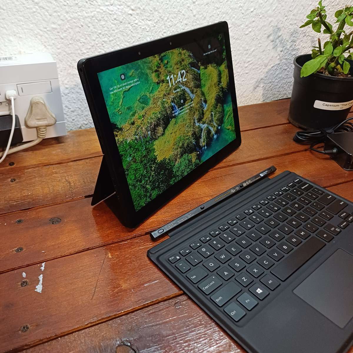 Touch screen Dell Latitude 5290 2in1 core I5, 8 GB RAM . 256 Nvme SSD, 8th Gen