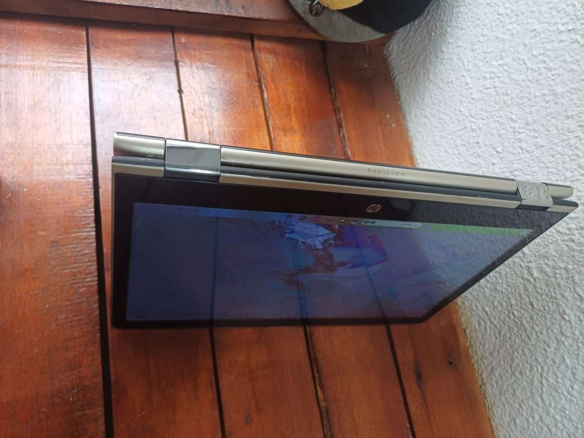 Touchscreen HP X360, 16 GB RAM . 250GB SSD 7th Gen