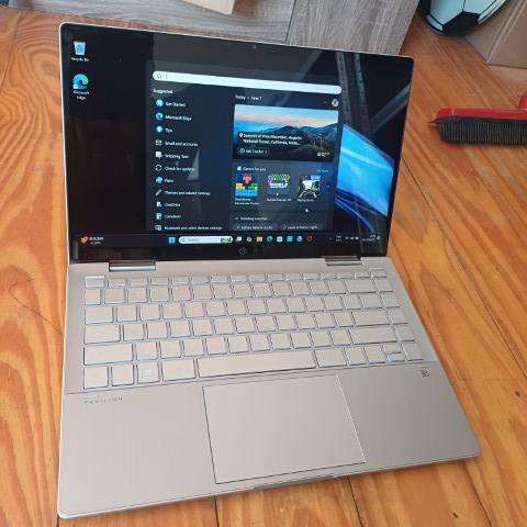 HP Pavilion x360 13th Gen i5 2-in-1 Touchscreen Laptop -Like new
