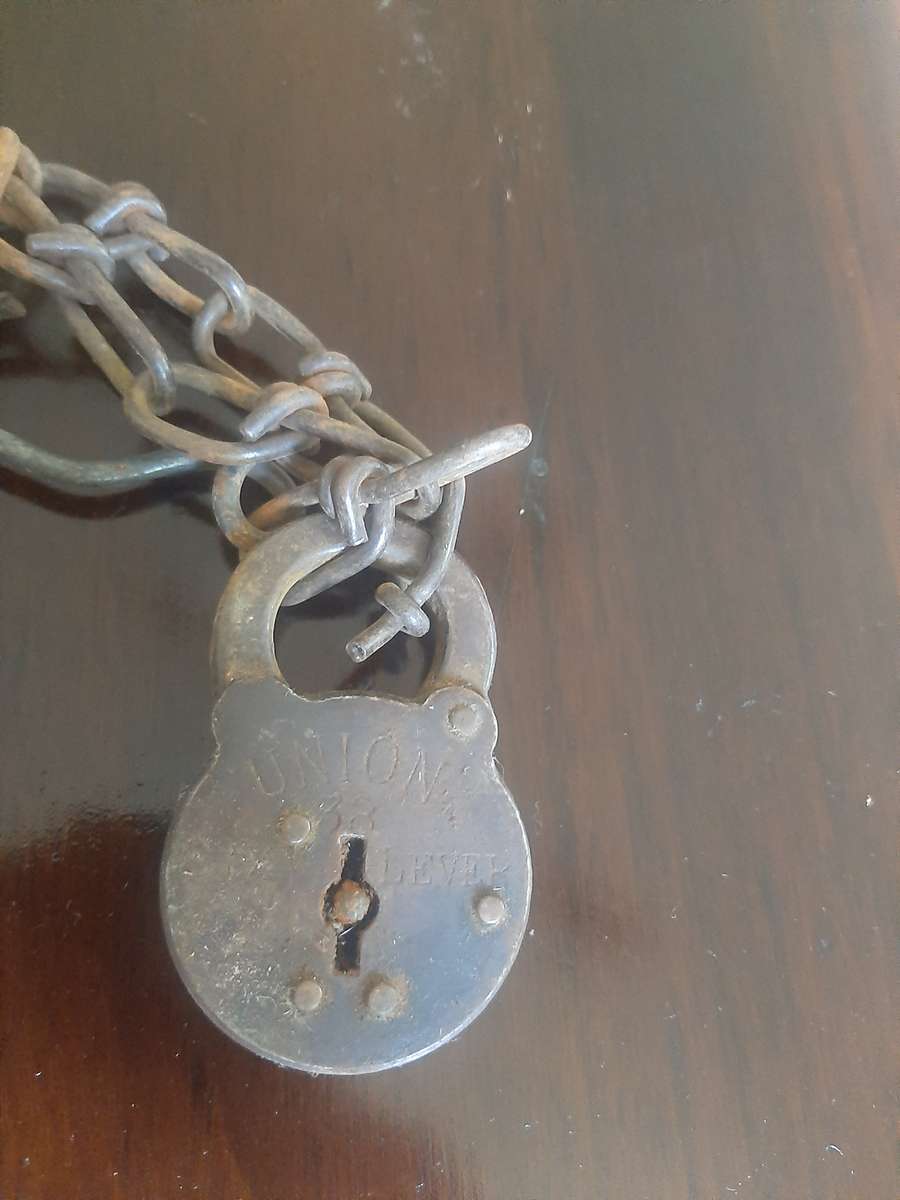 old lock with Chain, (No Key)