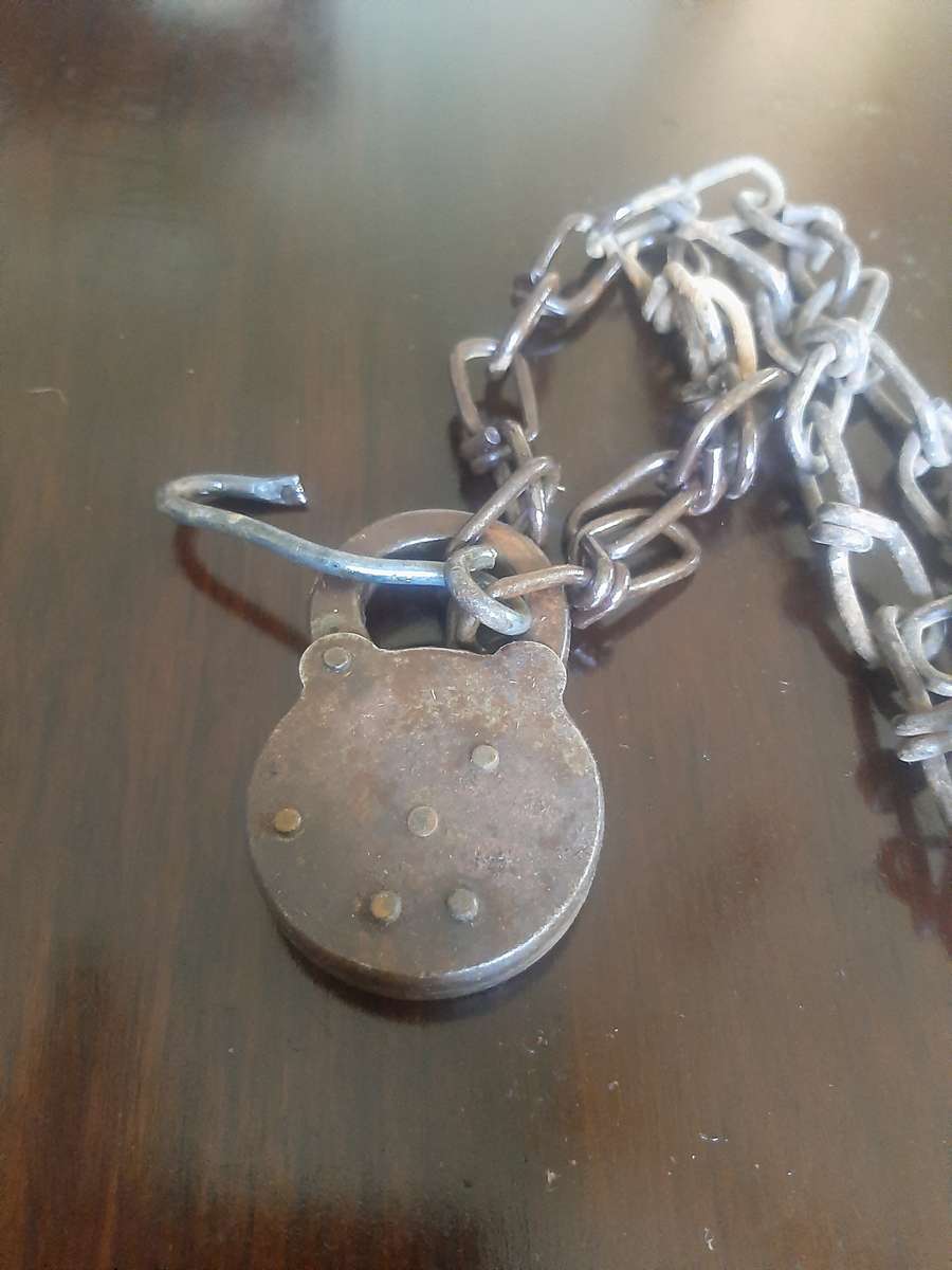 old lock with Chain, (No Key)