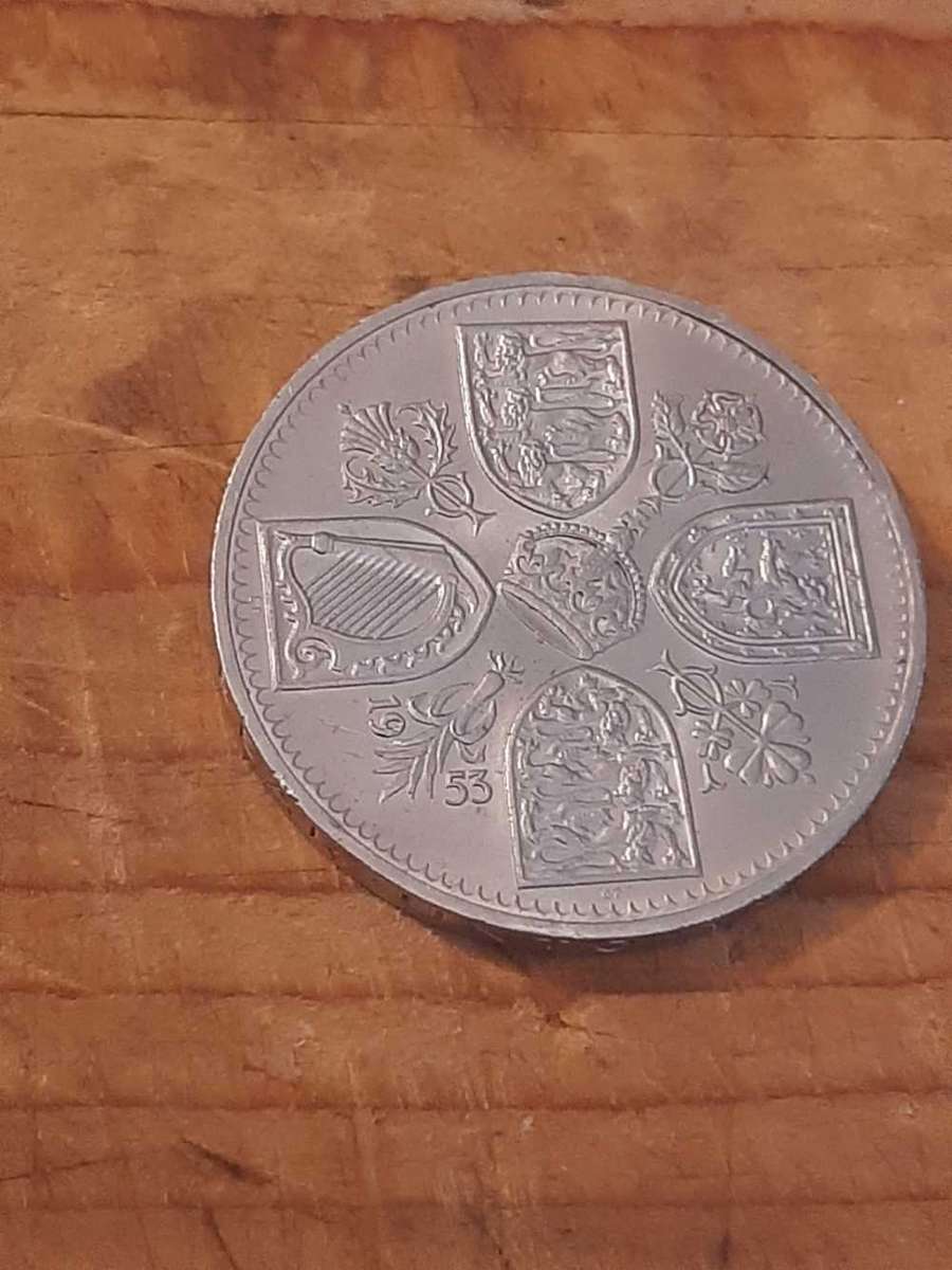 Elizabeth II commemorative 5 Shillings.