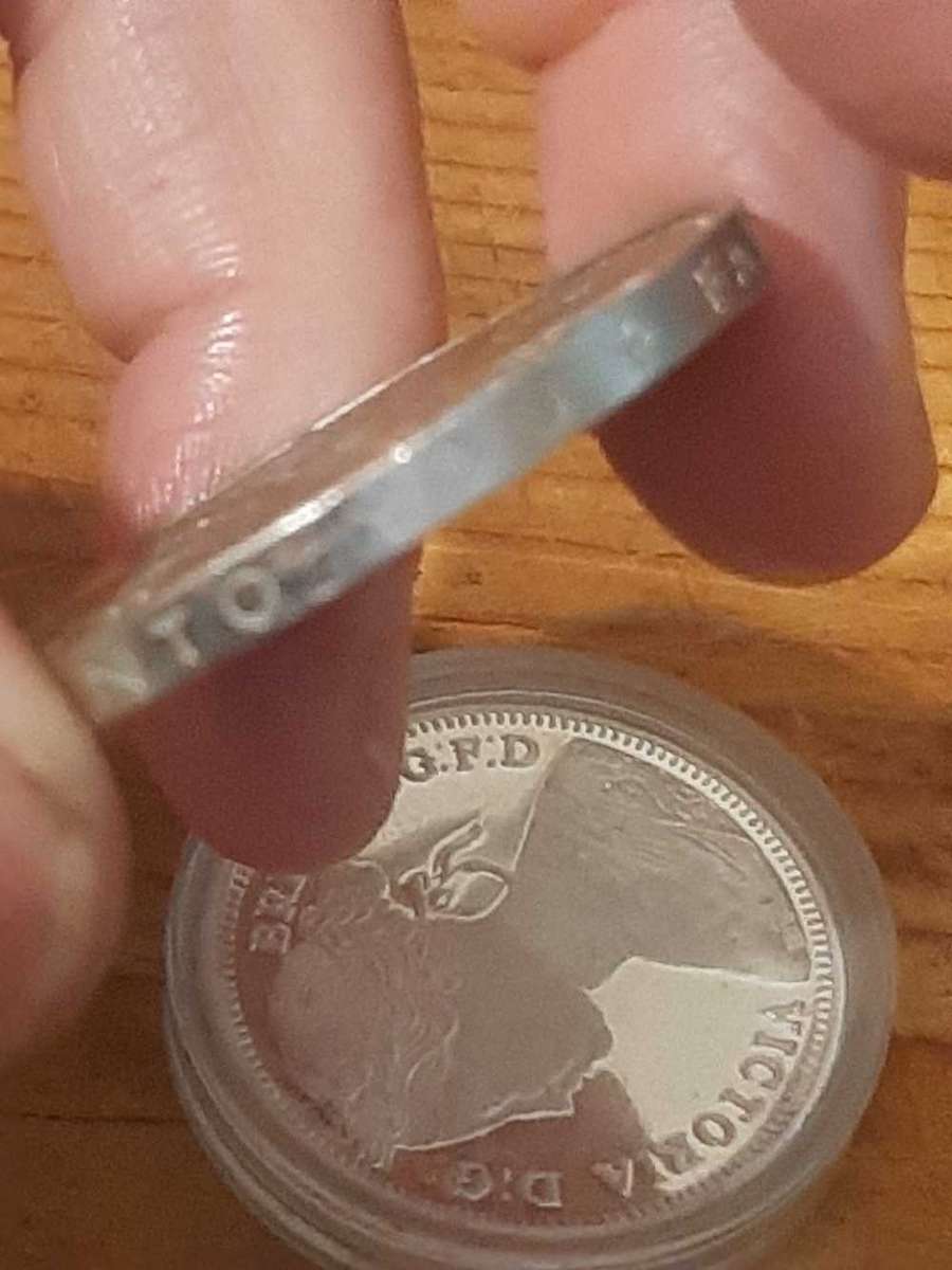 Elizabeth II commemorative 5 Shillings.