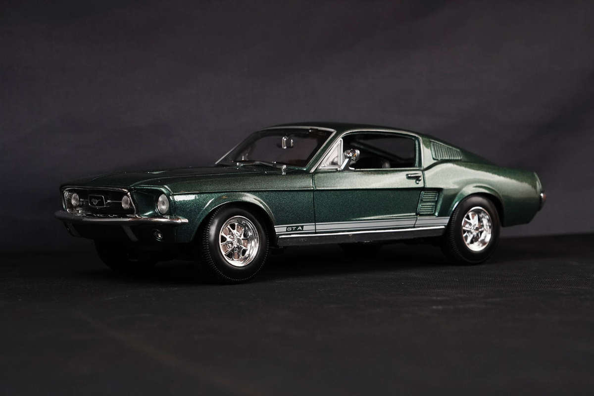 Maisto 1967 Ford Mustang GTA Fastback  1:18 Diecast Model
