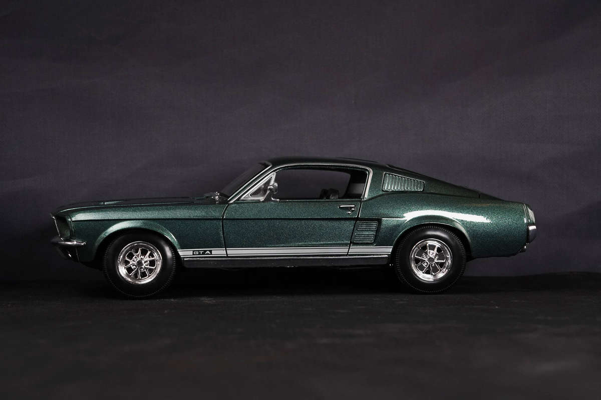 Maisto 1967 Ford Mustang GTA Fastback  1:18 Diecast Model