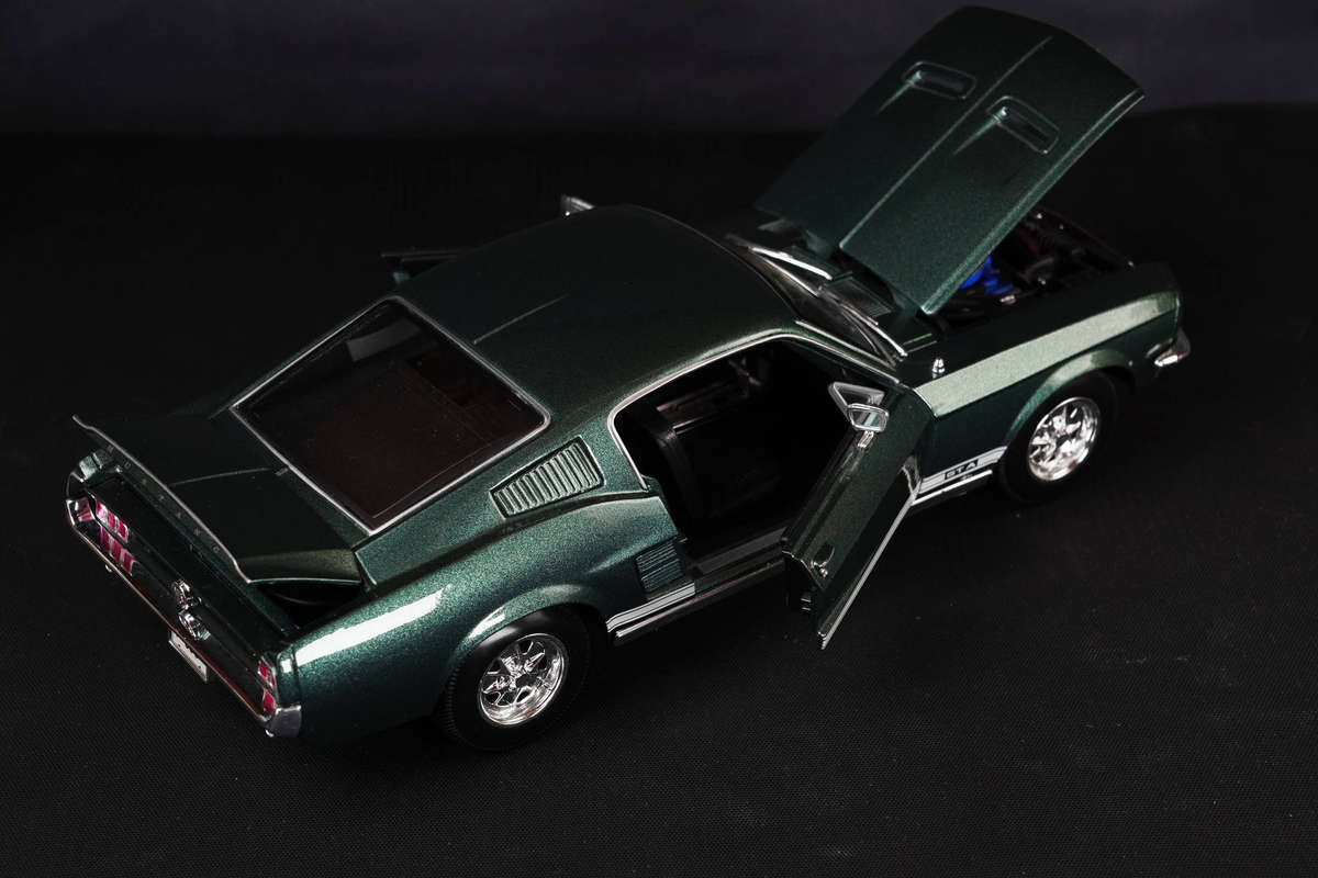 Maisto 1967 Ford Mustang GTA Fastback  1:18 Diecast Model