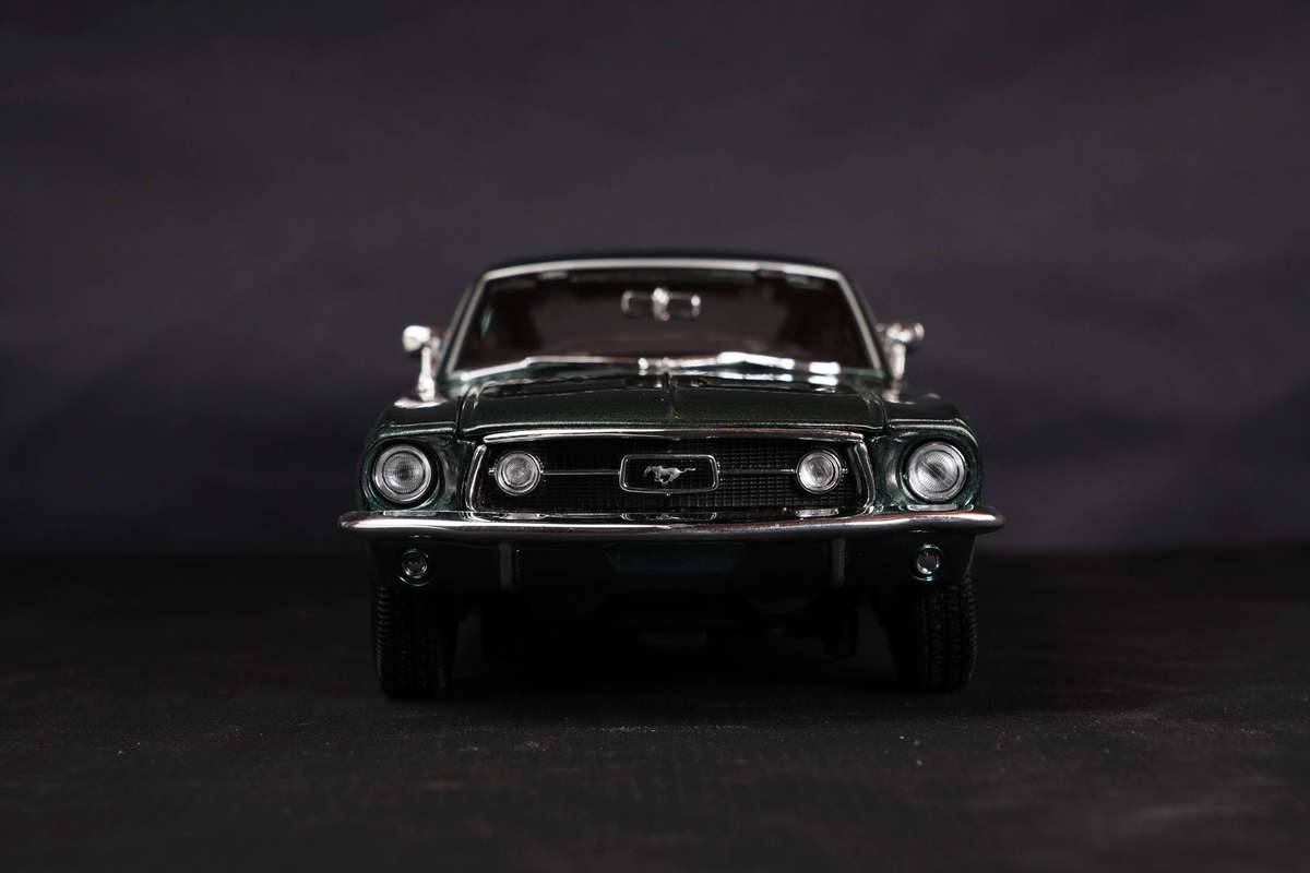 Maisto 1967 Ford Mustang GTA Fastback  1:18 Diecast Model