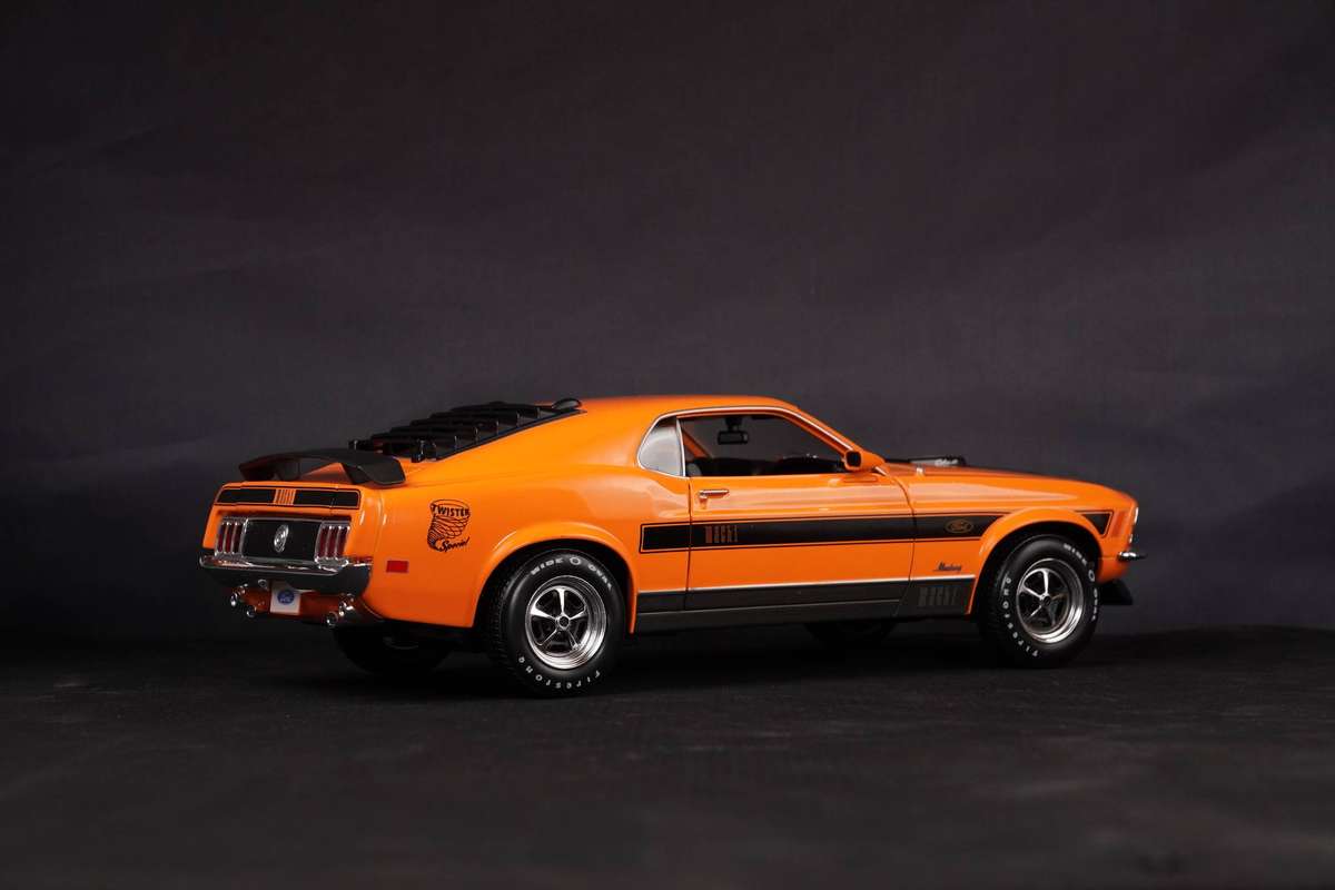 Maisto 1970 Ford Mustang Mach 1 Special Edition  1:18 Diecast Model