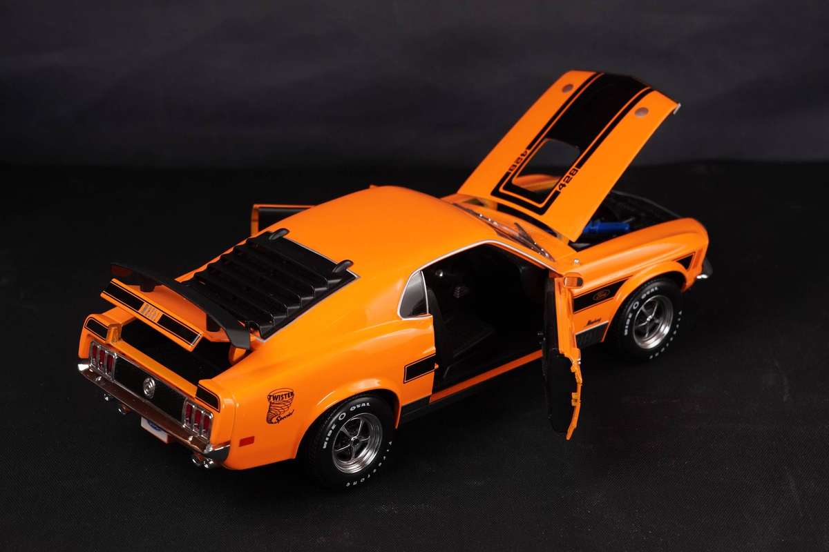 Maisto 1970 Ford Mustang Mach 1 Special Edition  1:18 Diecast Model