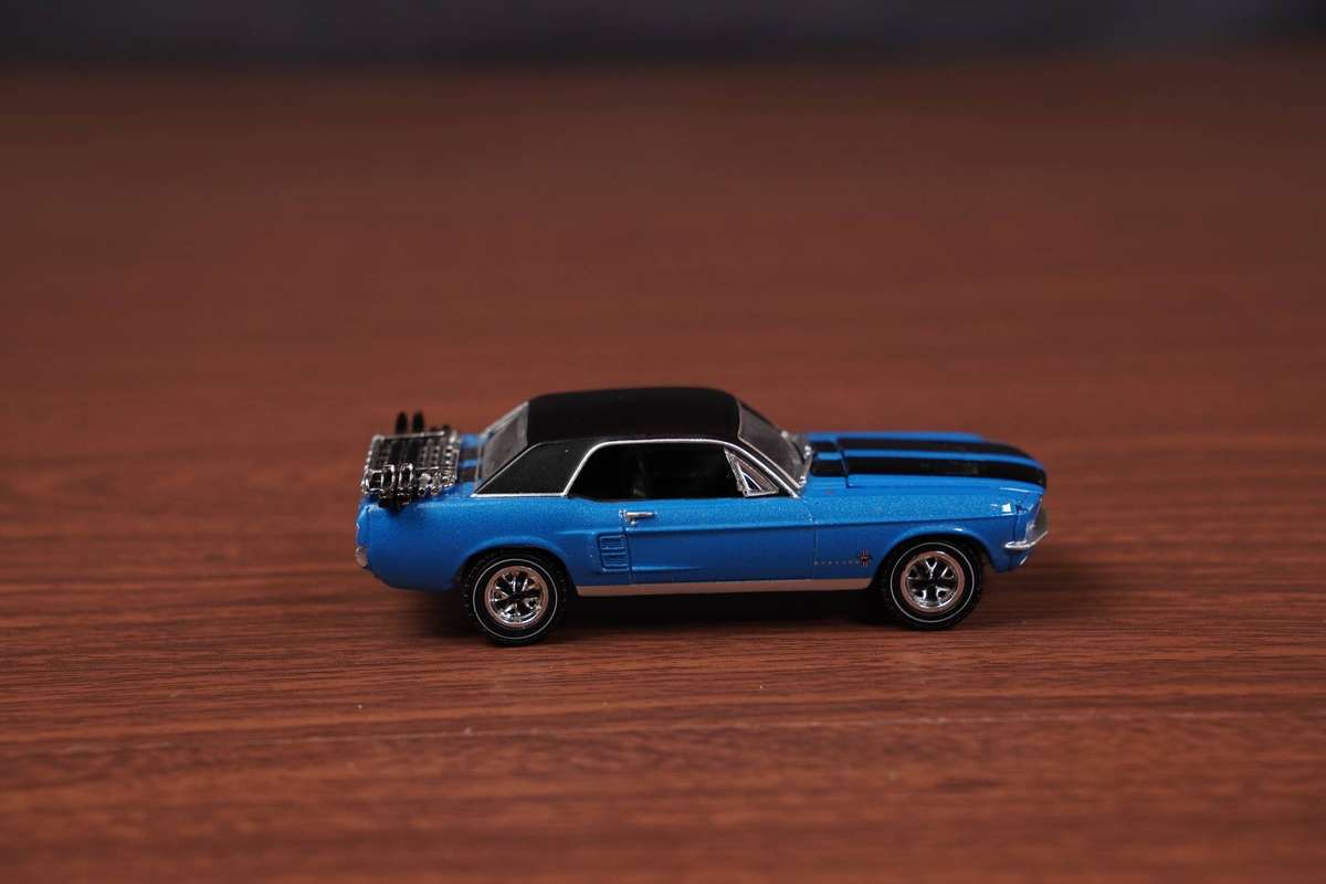 Greenlight 1967 Ford Mustang Ski Country Special 1/64 scale Diecast Model