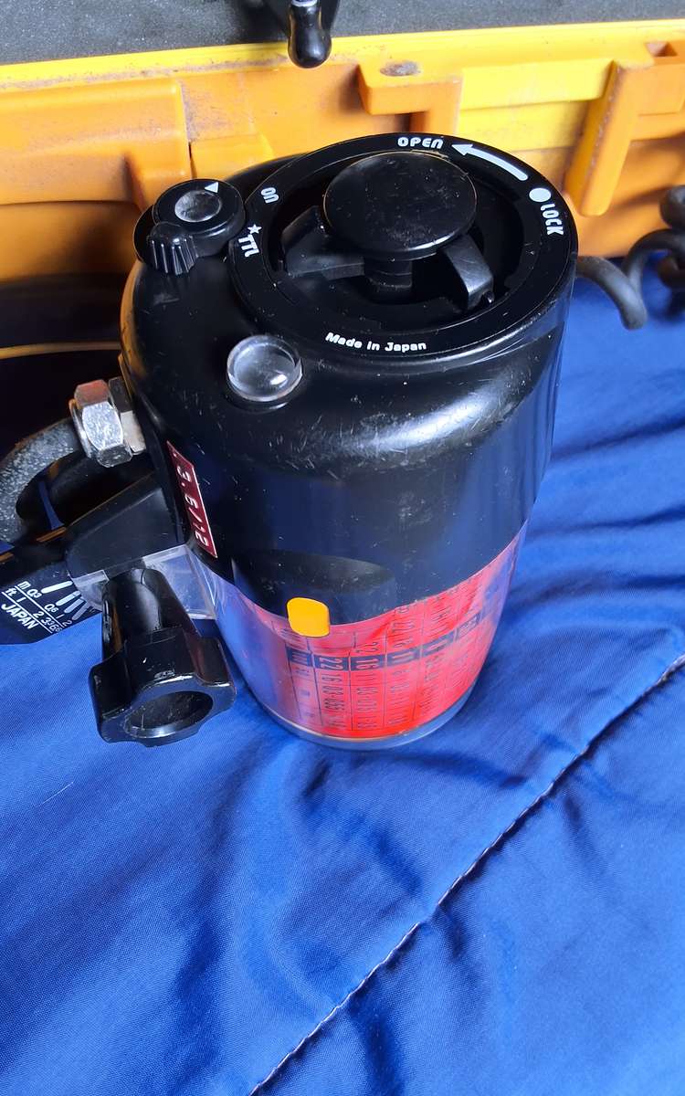 Nikon Nikonos V  - vintage 35mm film underwater camera package with flash &  travel case etc