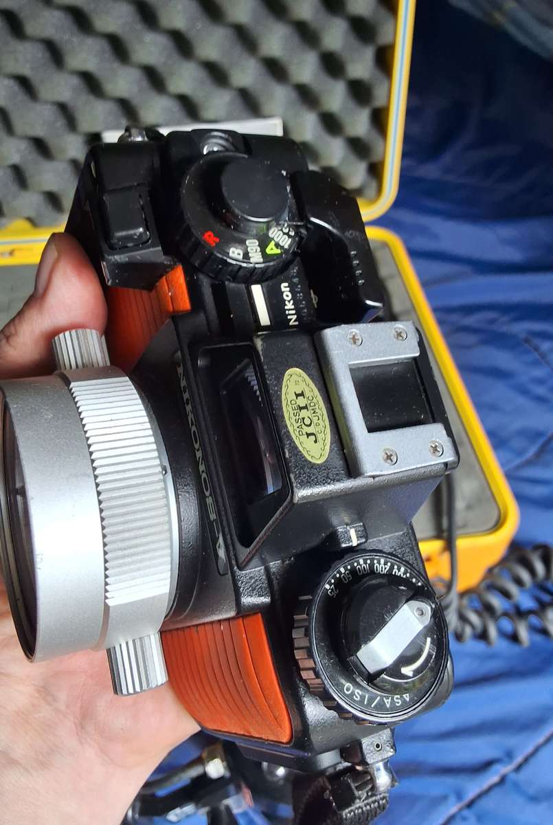 Nikon Nikonos V  - vintage 35mm film underwater camera package with flash &  travel case etc